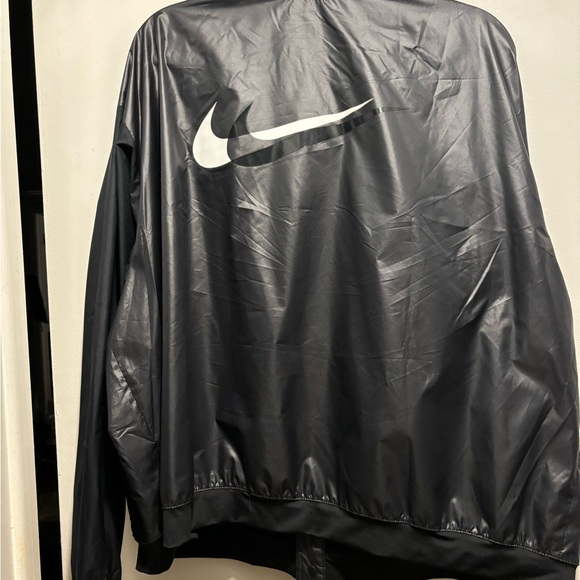Women’s Nike Running Jacket - Picture 2 of 3